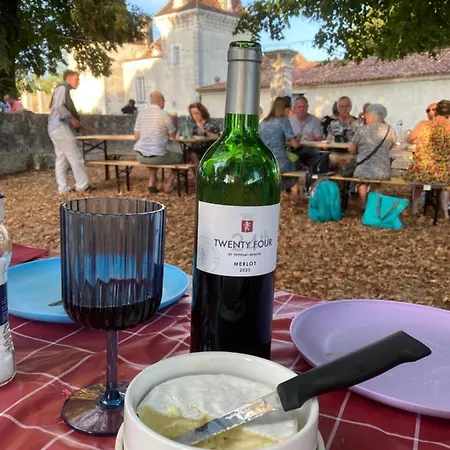 Le Patio Et Tables D'hotes La Tour-Blanche