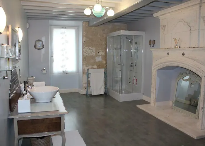 فندق مبيت وإفطار Le Patio Et Tables D'hotes La Tour-Blanche